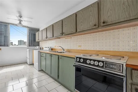 80 Kings Court San Juan PR 00911