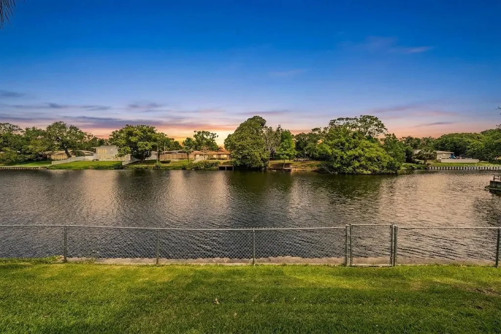 2424 Fairbanks Drive Clearwater FL 33764