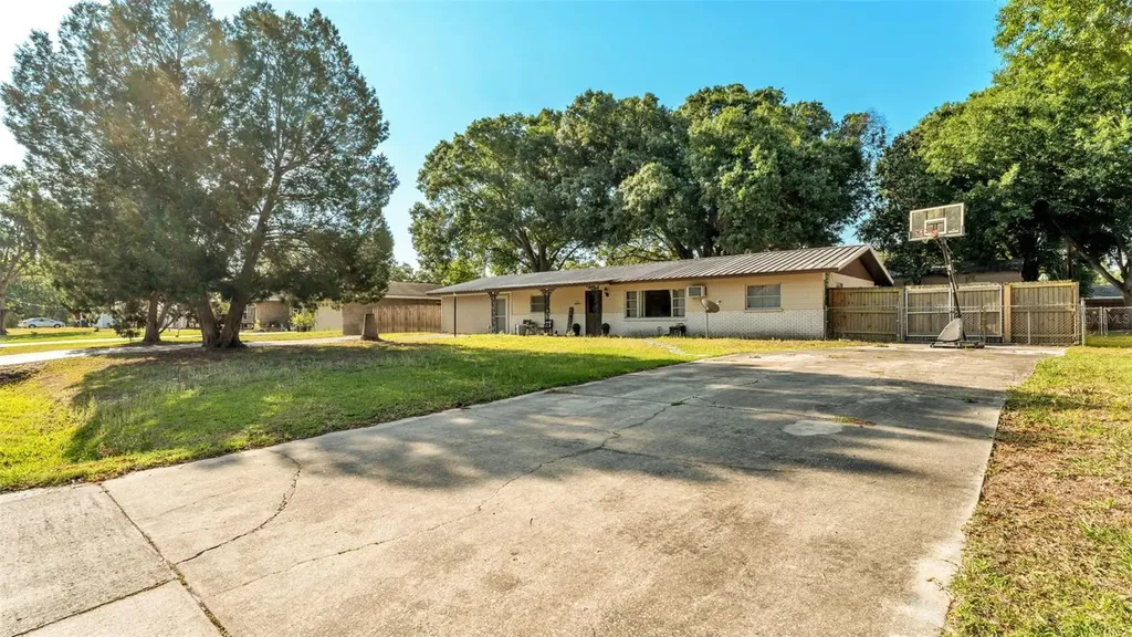 222 Stanley Avenue Lakeland FL 33809