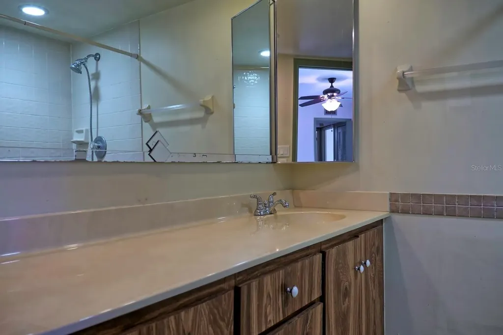 5289 Middle Court Orlando FL 32811