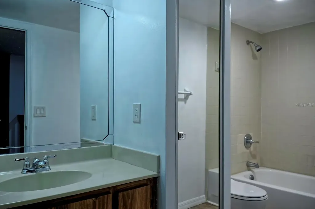 5289 Middle Court Orlando FL 32811