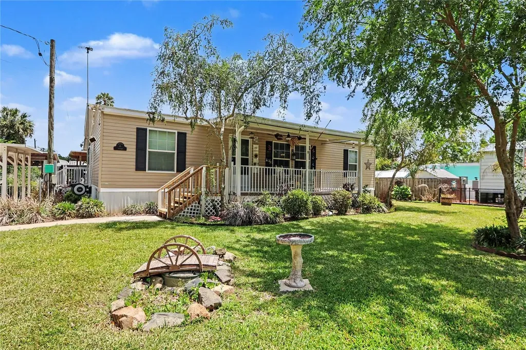 56348 Maple Road Astor FL 32102