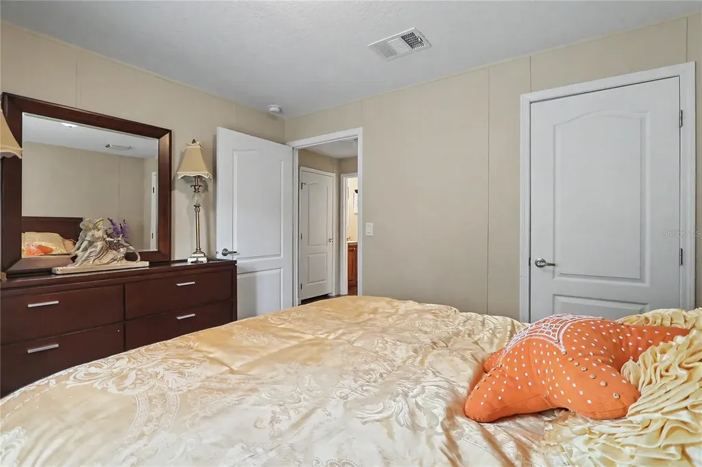 56348 Maple Road Astor FL 32102