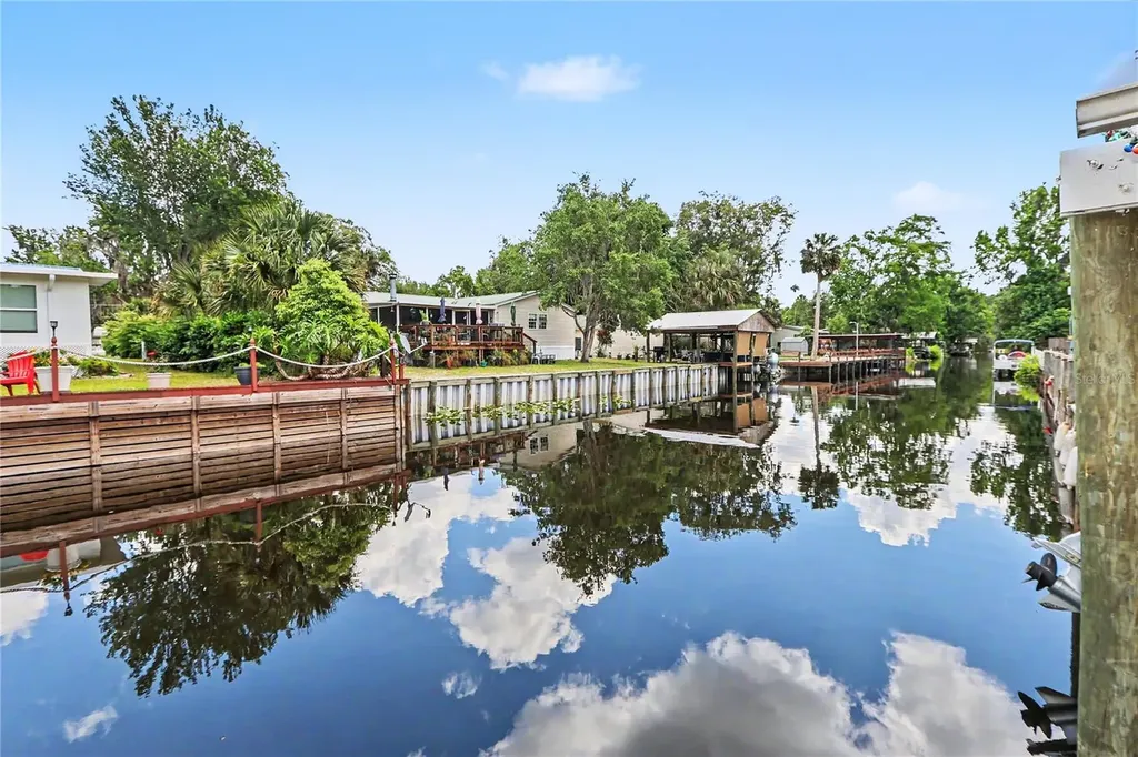 56348 Maple Road Astor FL 32102