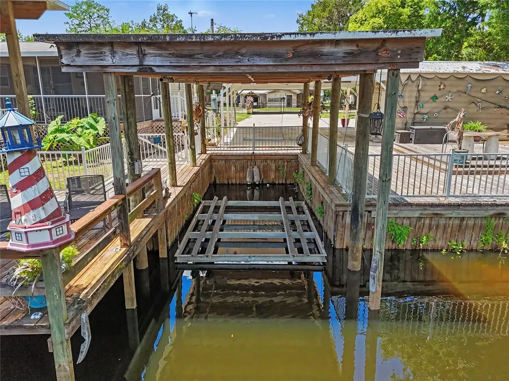 56348 Maple Road Astor FL 32102