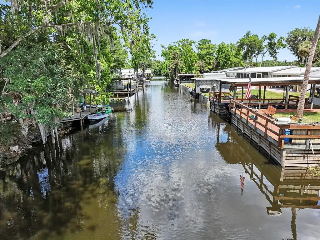 56348 Maple Road Astor FL 32102
