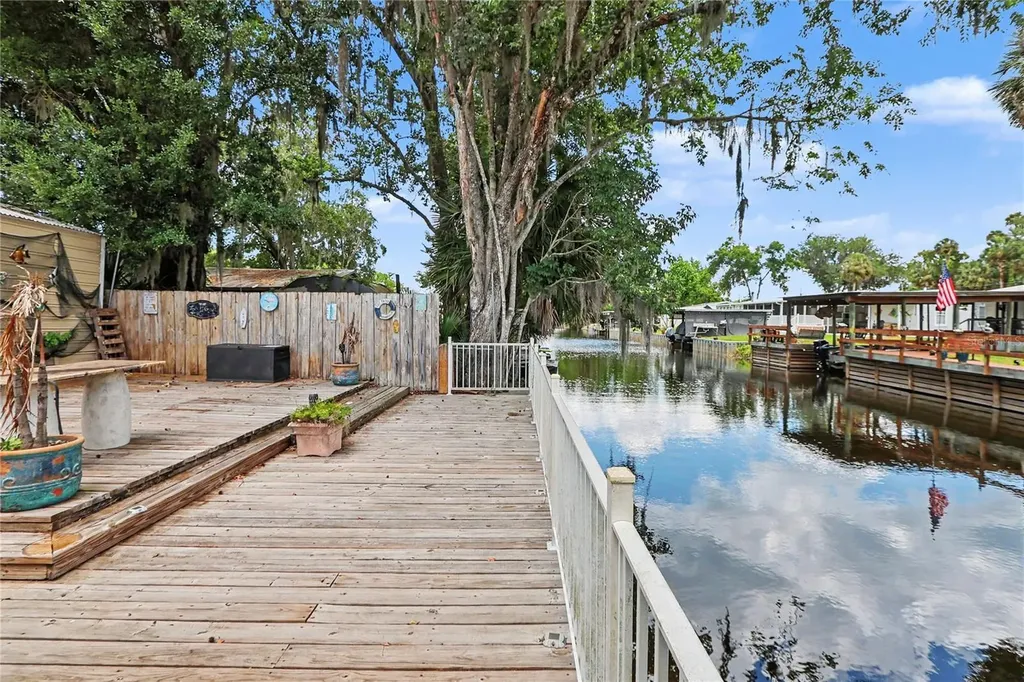 56348 Maple Road Astor FL 32102