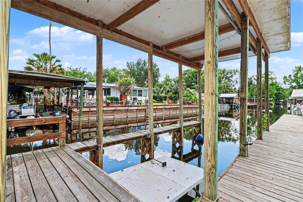 56348 Maple Road Astor FL 32102