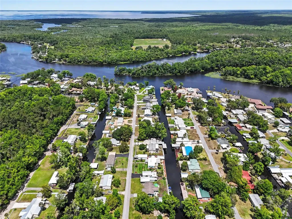 56348 Maple Road Astor FL 32102