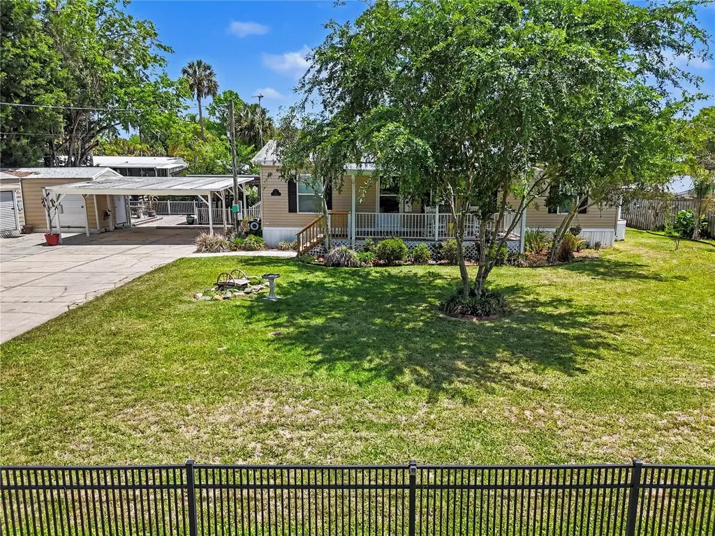56348 Maple Road Astor FL 32102