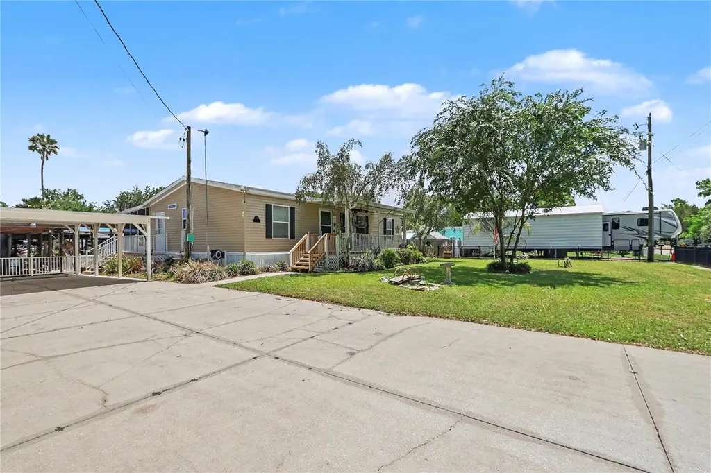 56348 Maple Road Astor FL 32102