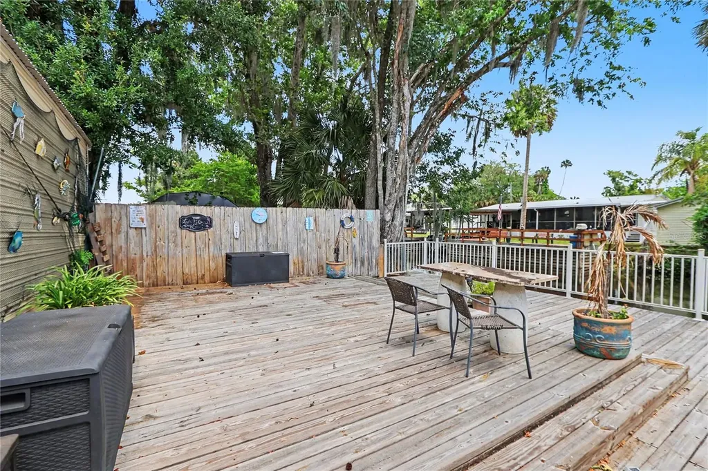56348 Maple Road Astor FL 32102