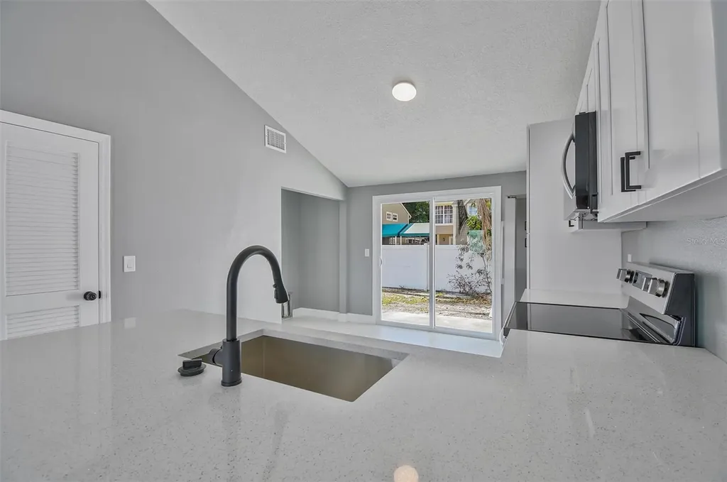 8801 Thousand Oaks Court Tampa FL 33634