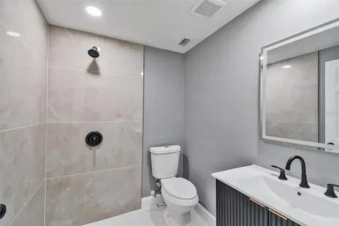 8801 Thousand Oaks Court Tampa FL 33634