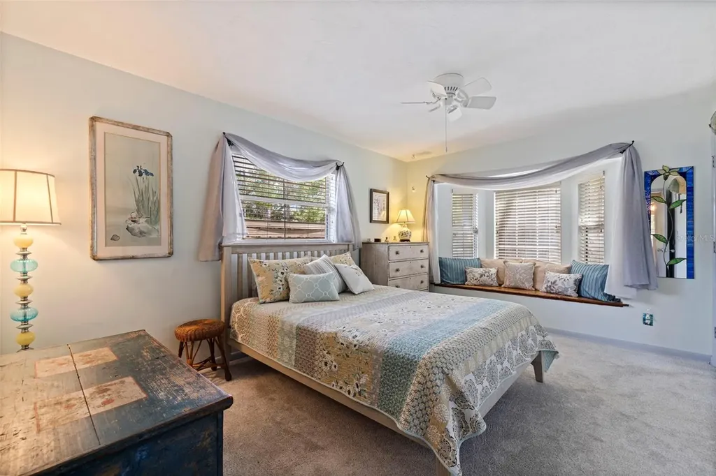 6848 16th Way S St Petersburg FL 33712