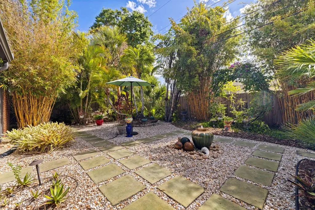 6848 16th Way S St Petersburg FL 33712