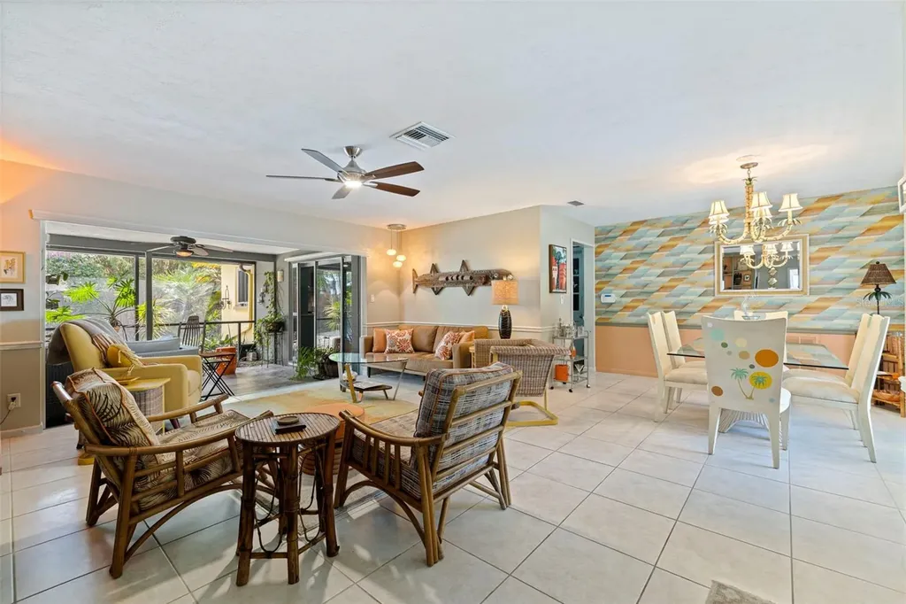 6848 16th Way S St Petersburg FL 33712