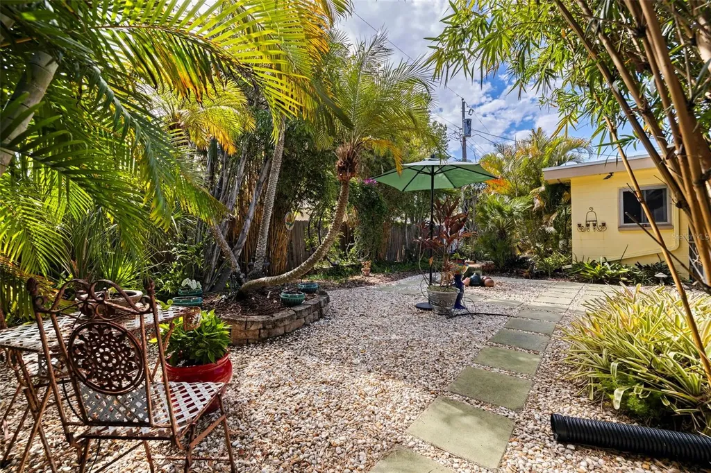 6848 16th Way S St Petersburg FL 33712