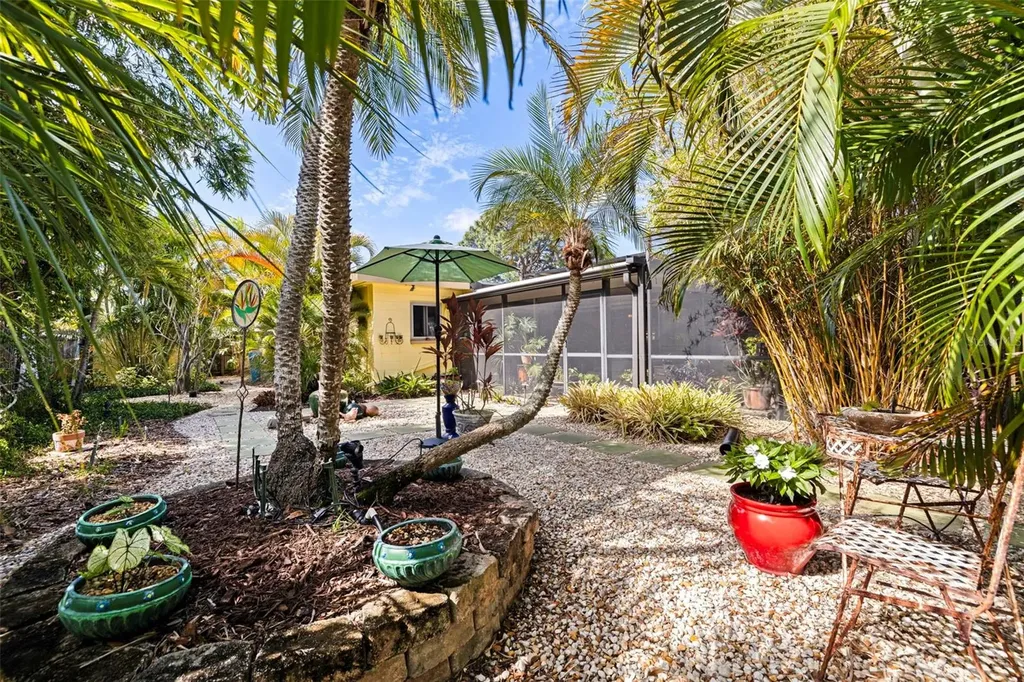 6848 16th Way S St Petersburg FL 33712