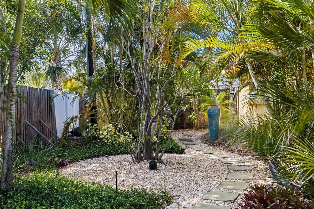6848 16th Way S St Petersburg FL 33712