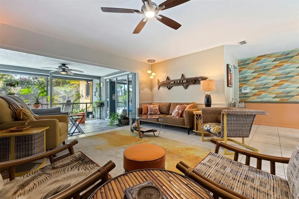 6848 16th Way S St Petersburg FL 33712