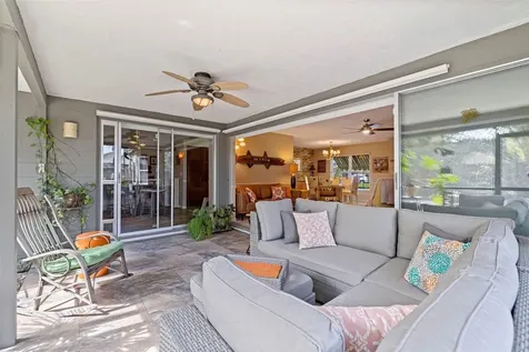 6848 16th Way S St Petersburg FL 33712