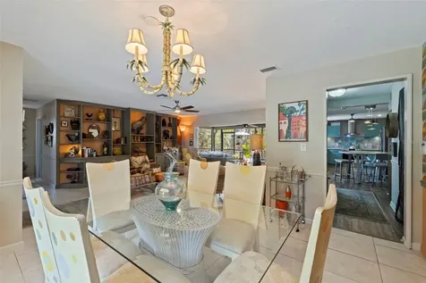 6848 16th Way S St Petersburg FL 33712