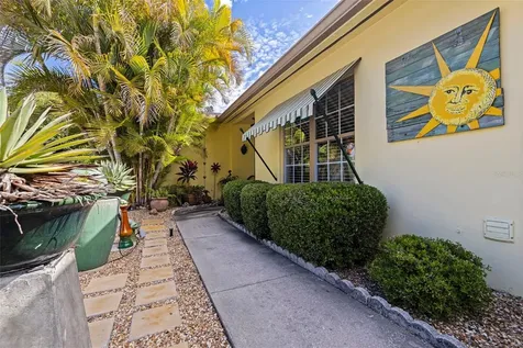 6848 16th Way S St Petersburg FL 33712
