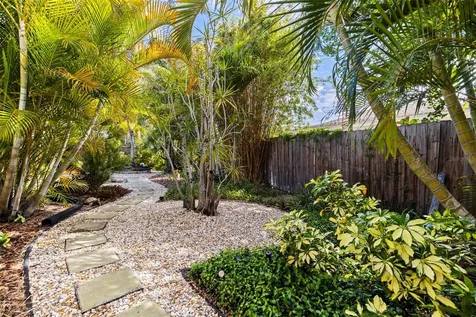 6848 16th Way S St Petersburg FL 33712