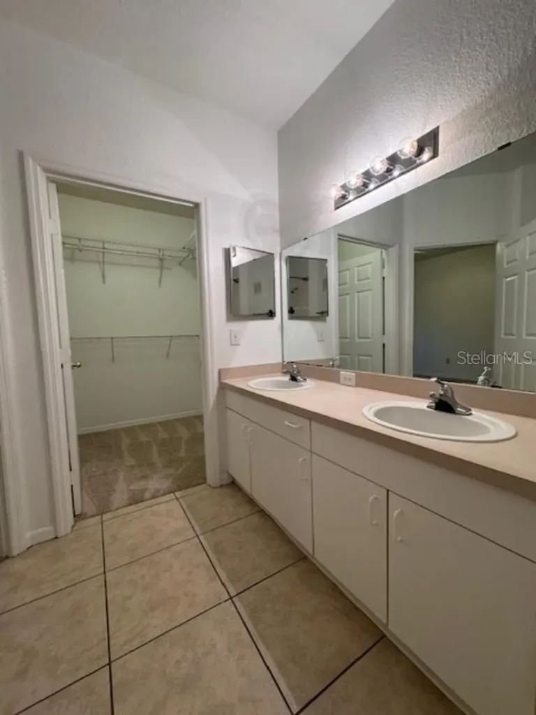 3611 Conroy Orlando FL 32839