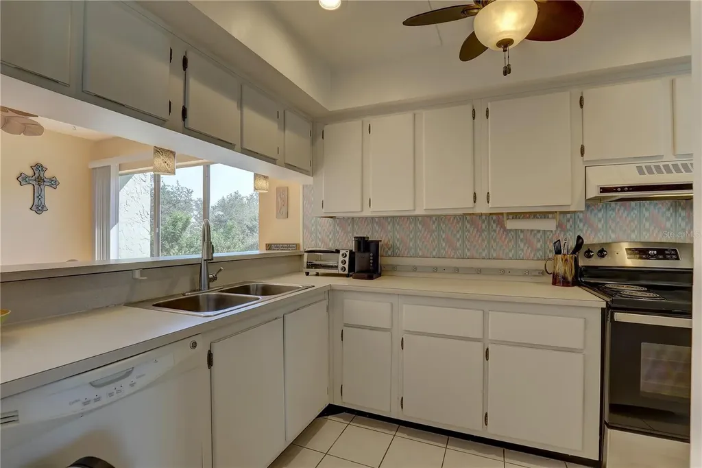 428 Windrush Bay Drive Tarpon Springs FL 34689