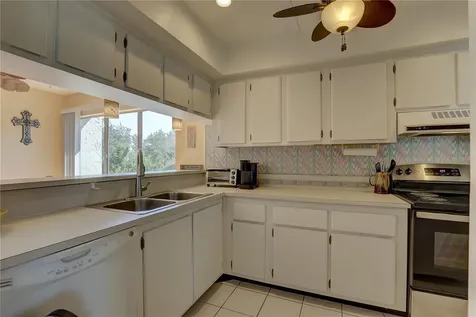 428 Windrush Bay Drive Tarpon Springs FL 34689