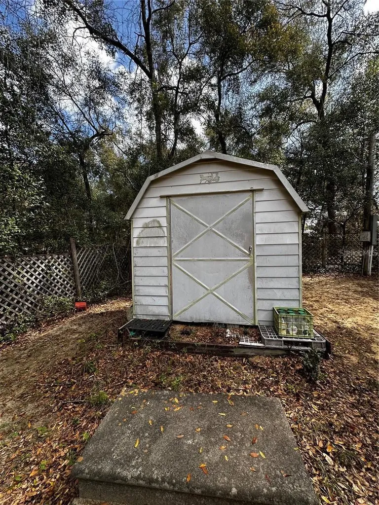 12212 NE 238th Terrace Salt Springs FL 32134
