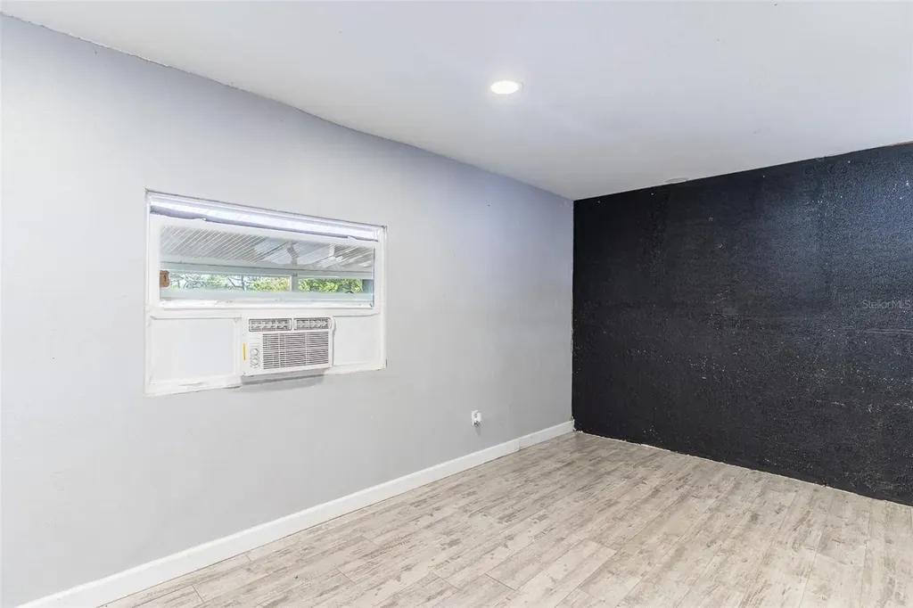 5807 Barry Lane Tampa FL 33634