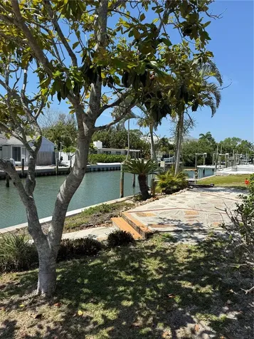 541 De Narvaez Drive Longboat Key FL 34228