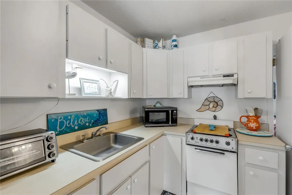 541 S Peninsula Avenue New Smyrna Beach FL 32169
