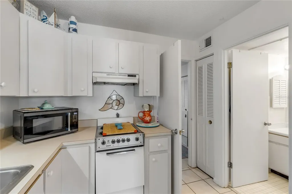 541 S Peninsula Avenue New Smyrna Beach FL 32169