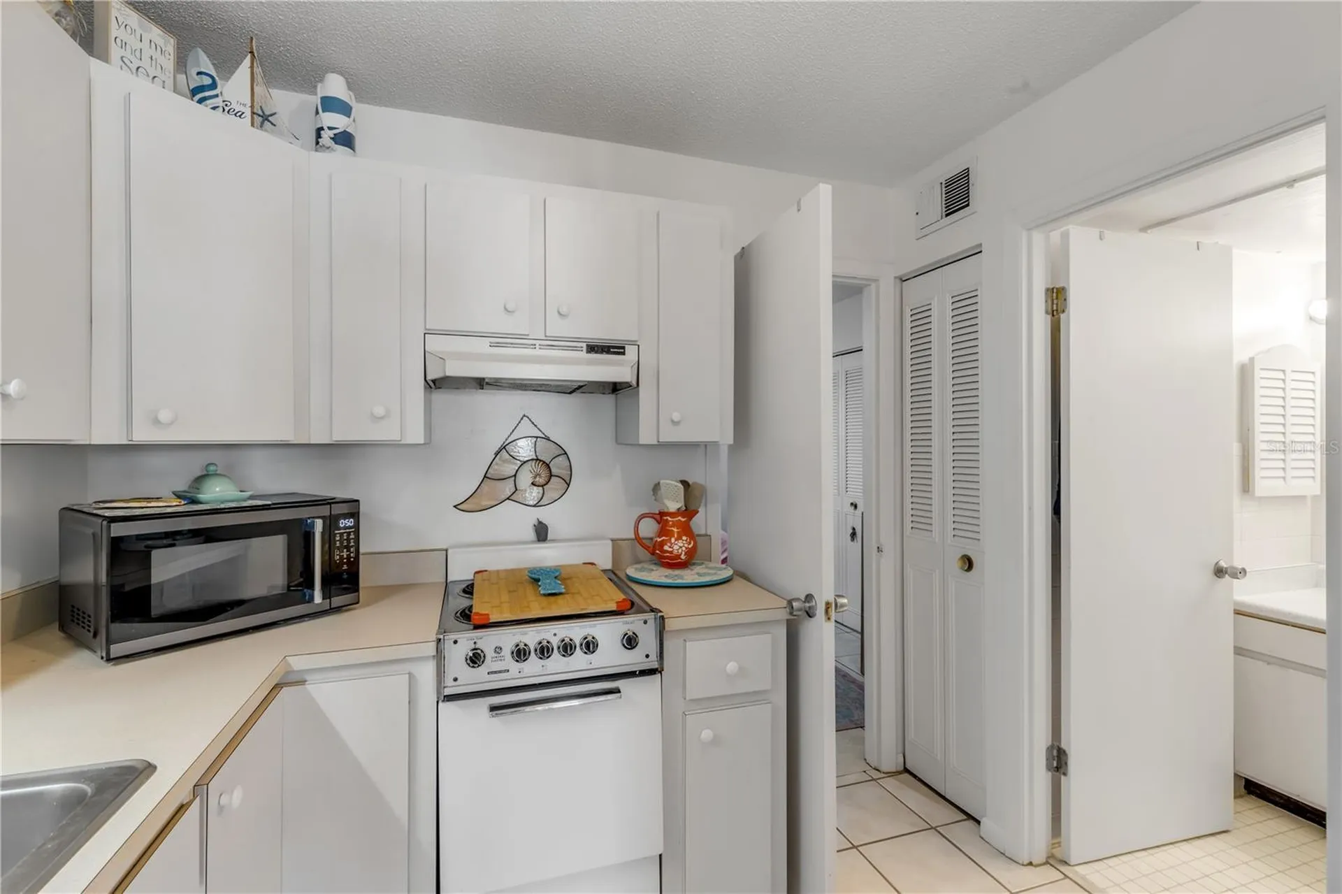 541 S Peninsula Avenue New Smyrna Beach FL 32169