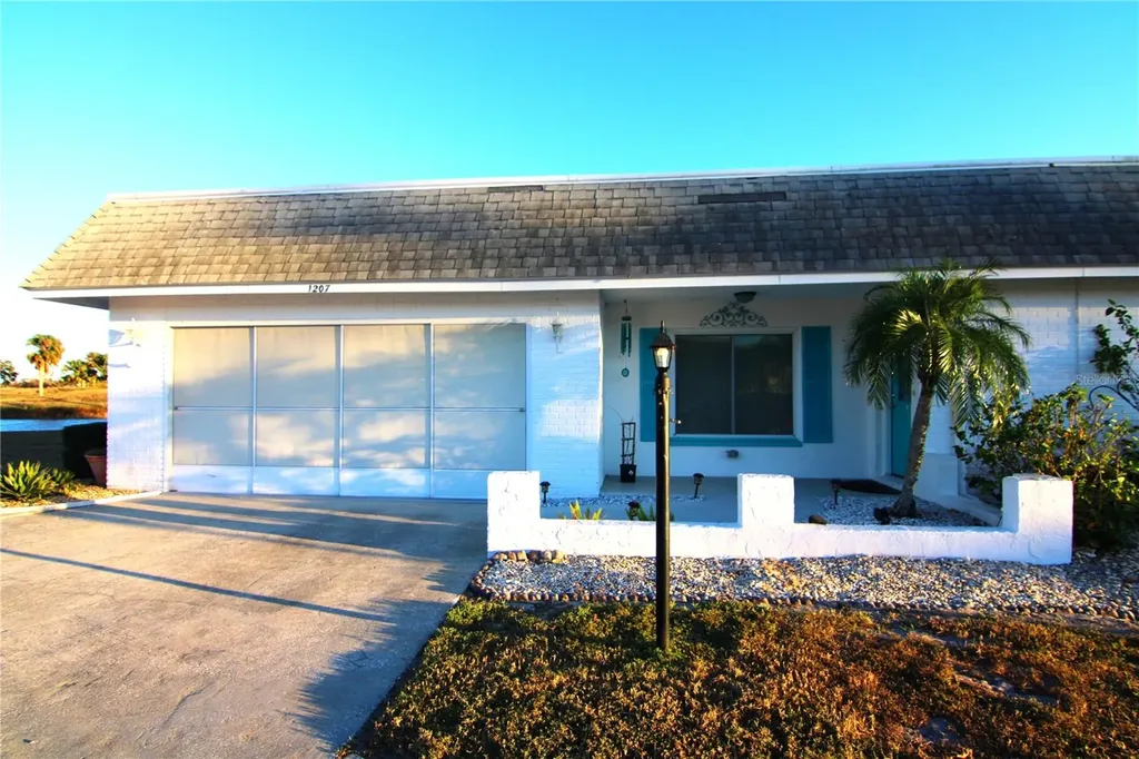 1207 Lakehouse Court Sun City Center FL 33573