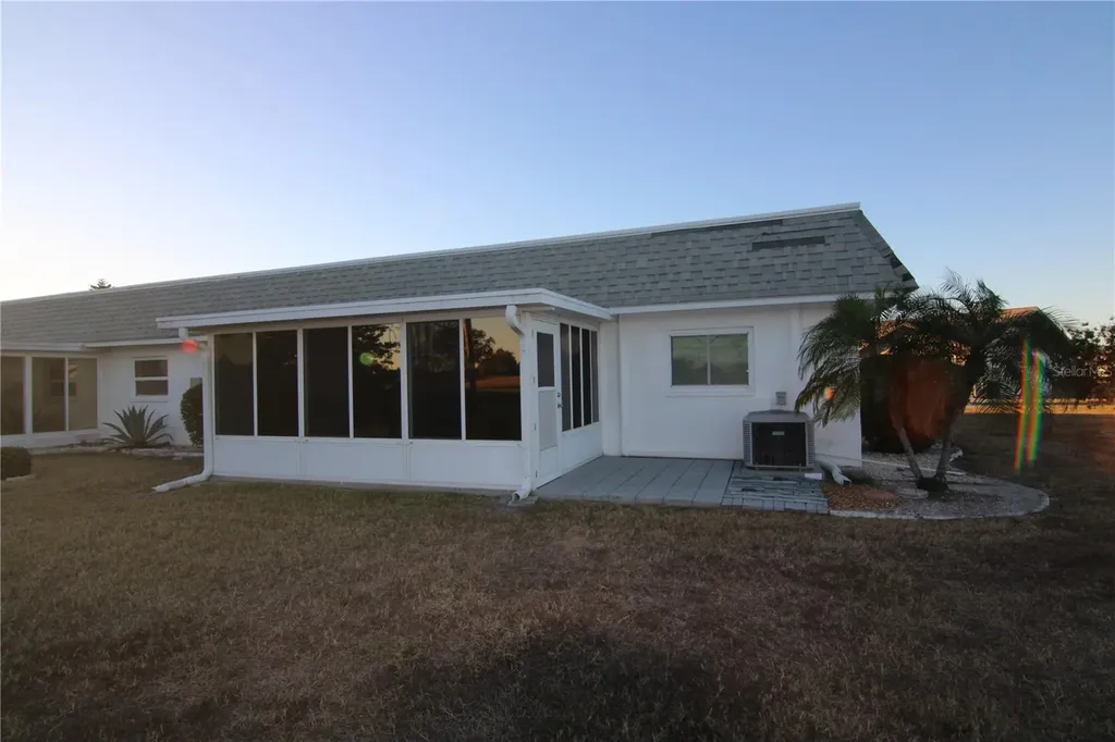 1207 Lakehouse Court Sun City Center FL 33573