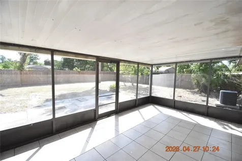 3667 Sugarcreek Drive Tampa FL 33619