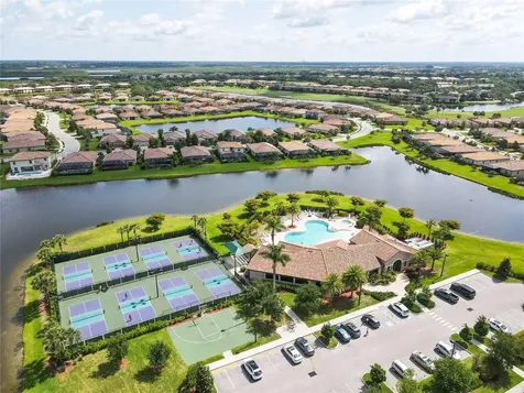 424 Winding Brook Lane Bradenton FL 34212