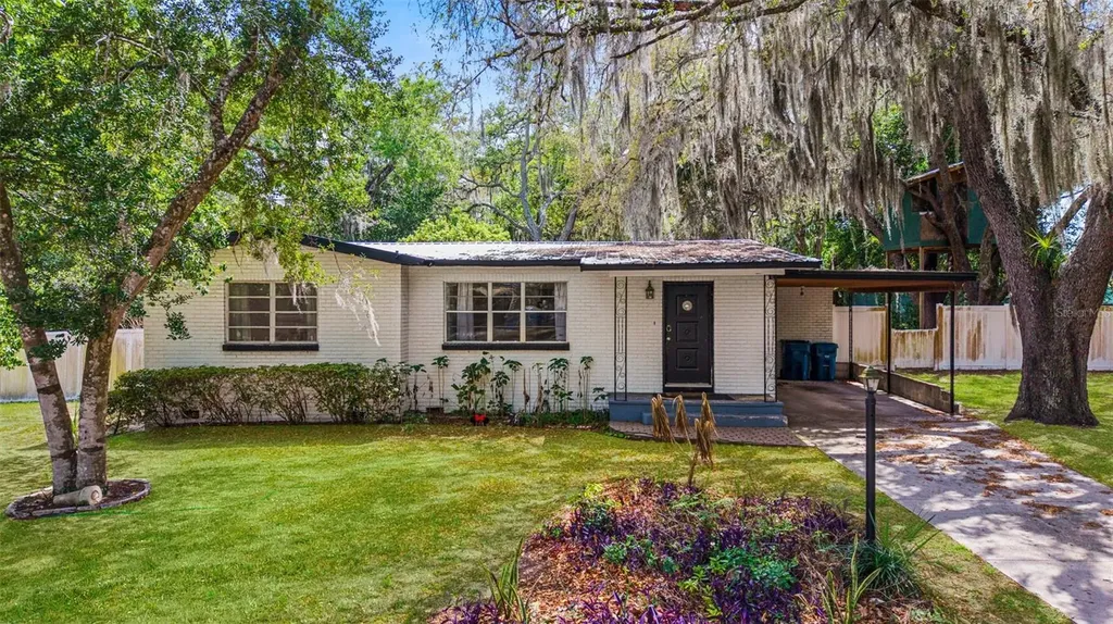 13 E Magnolia Street Davenport FL 33837
