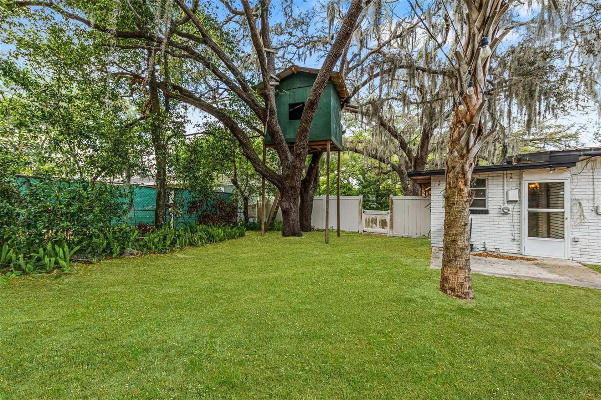 13 E Magnolia Street Davenport FL 33837