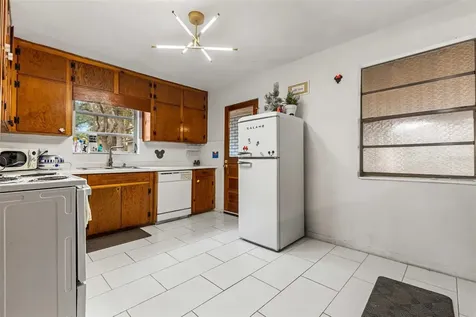 13 E Magnolia Street Davenport FL 33837