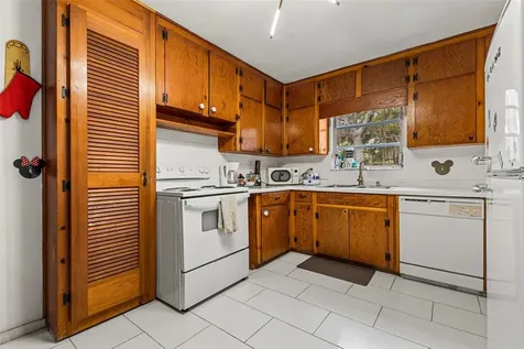 13 E Magnolia Street Davenport FL 33837