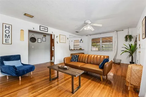 13 E Magnolia Street Davenport FL 33837