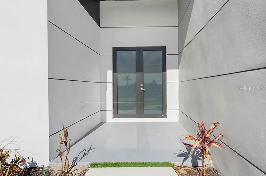 3927 NW 38th Street Cape Coral FL 33993