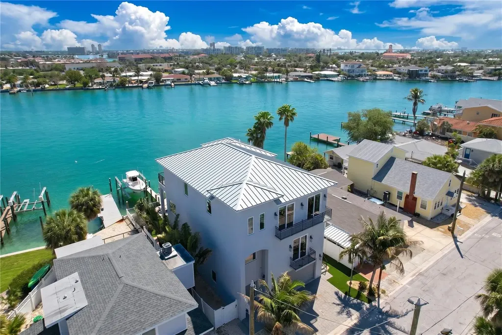 306 Bay Plaza Treasure Island FL 33706