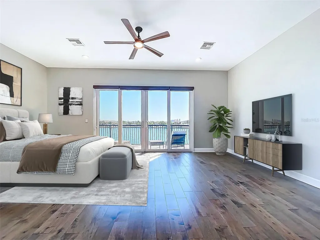 306 Bay Plaza Treasure Island FL 33706